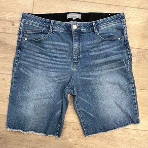 Wit & Wisdom Medium Was Denim Longer Cut Bermuda style short